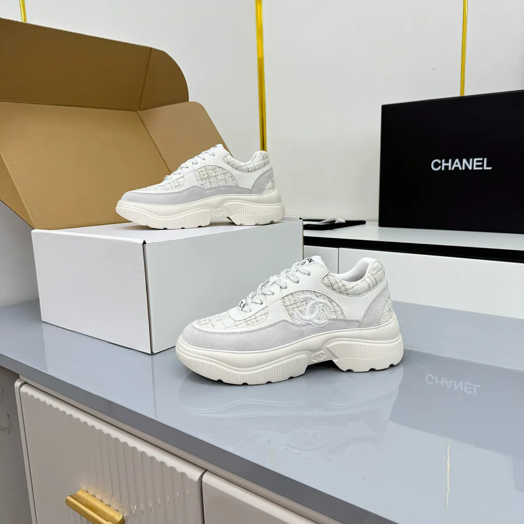 👟👟Ex-factory price 620👟👟 Chanel bread shoes ~ original calfskin panda shoes Chanel 25C latest hot style panda black and white sports shoes casual sneakers Xiaoxiang hot item classic black and white panda color coco girls must pay Fabric: original custom mixed sheepskin lining: original imported breathable mesh lining outsole: Original molded rubber + TPU combination Size: Women's 35-41